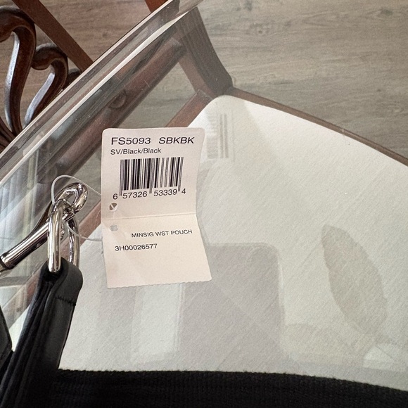 🖤🖤COACH MINI SIGNATURE BLACK ON BLACK JACQUARD FABRIC& LEATHER WAIST BAG!🖤🖤 - Picture 3 of 8